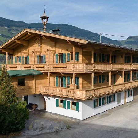 Apartment In Fuegen With A Garden Экстерьер фото